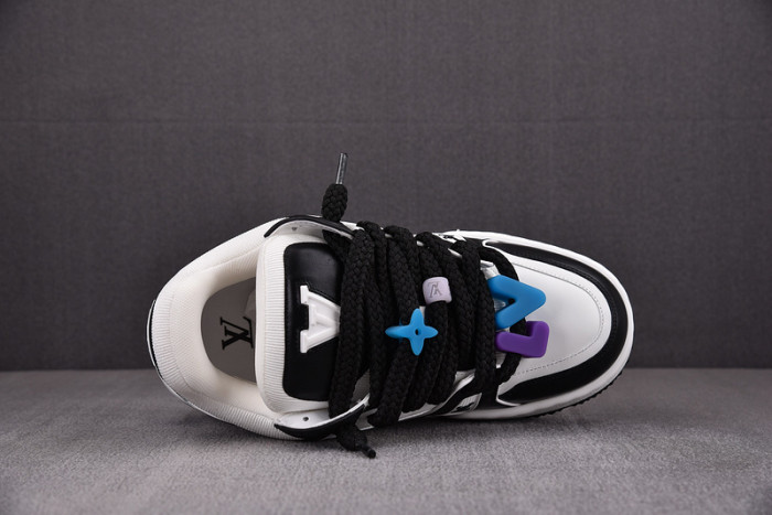 L1VV TRAINER