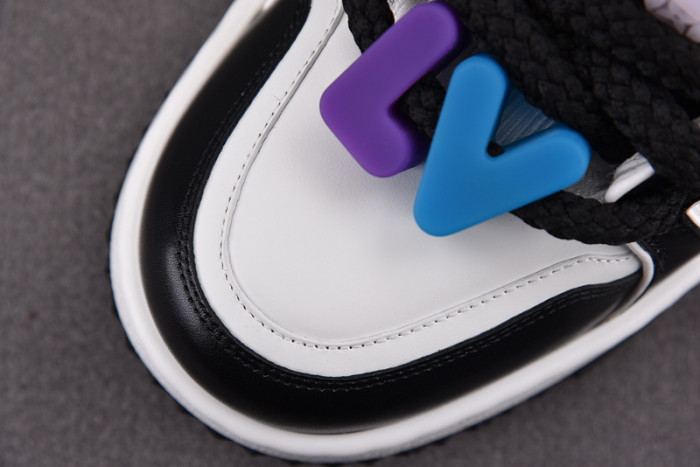 L1VV TRAINER