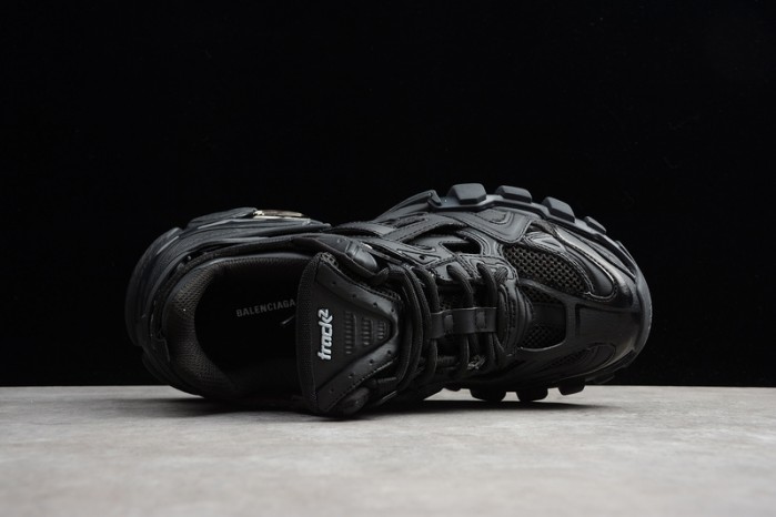 Balen Runner Sneakers Black 568614 W2GN1 1000