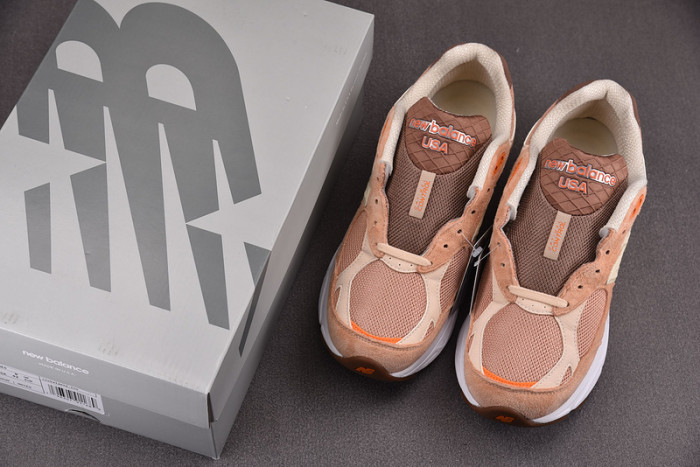 New Balance 990v3 MiUSA size? Exclusive Orange Cream M990SZ3